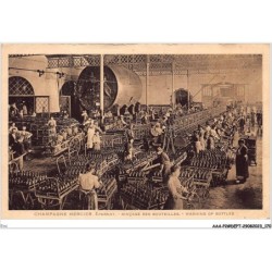 EMI-AAAP2-0191-51 - EPERNAY - champagne mercier - rinçage des bouteilles
