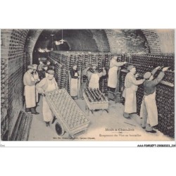 EMI-AAAP2-0163-51 - EPERNAY - moet et chandon - rengement des vins en bouteilles
