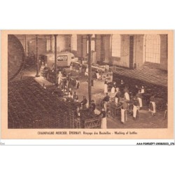 EMI-AAAP2-0194-51 - EPERNAY - champagne mercier - rinçage des bouteilles