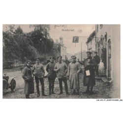 CAR-AFXP7-0346-80 - Heudicourt - Portrait d'un groupe de personnes