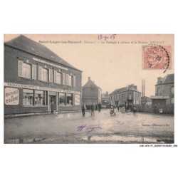 CAR-AFXP7-0352-80 - Saint-Leger-les-Demart - Le passage a niveau et la maison jovelet