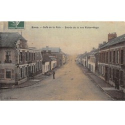 80 .n° 110341 . boves . cafe de la paix .entree de la rue victor hugo .carte postale toilee .