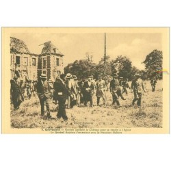 80.GRIVESNES.n°13672.GROUPE QUITTANT LE CHATEAU POUR SE RENDRE A L'EGISE.LE GENERAL ANDRIEU S'ENTRETIENT AVEC LE PRESID