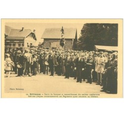 80.GRIVESNES.n°13681.SORTIE DU BANQUET ET RASSEMBLEMENT DES ANCIENS COMBATTANTS FACE AUX PLAQUES COMMEMORATIVES...