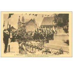 80.GRIVESNES.n°4718.LE PRESIDENT MALECOT DEPOSE UNE PALME AU MONUMENT AUX MORTS ET L'ASSISTANCE SE RECUEILLE....