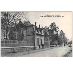 80 . n° 43908 . escarbotin . entree du village....