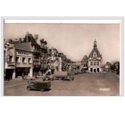 80.PERONNE.HOTEL DE CILLE ET GRANDE PLACE.VOITURE.CPSM.