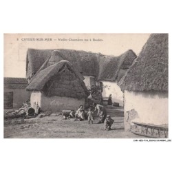 CAR-AEDP14-0946-80 - CAYEUX-SUR-MER - Vieilles chaumières rue à baudets