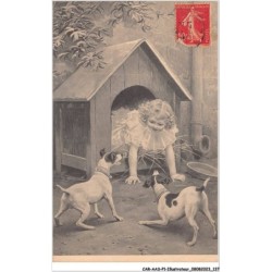 CAR-AASP1-0070 - ILLUSTRATEUR - Petite fille jouant avec deux chiens