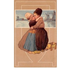 Illustrateur - n°68347 - Jeune couple s'embrassant - Moulins à vent - Carte gaufrée n°8624