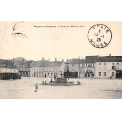 52 - NOGENT EN BASSIGNY - SAN44888 - Place de l'Hôtel de Ville