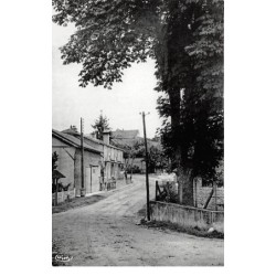 52 .n° 108558 . chameroy . une rue du village .
