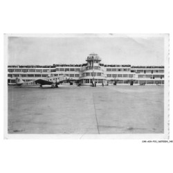 CAR-ACHP10-0657-AVIATION - aérodrome - aérogare du bourget-dugny - partie centrale sur piste
