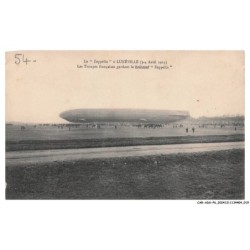 CAR-ADXP6-0270-AVIATION - LE ZEPPELIN A LUNEVILLE - LES TROUPES FRANCAISES GARDANT LE KOLOSSAL ZEPPELIN