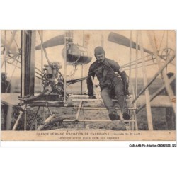 CAR-AARP6-0489 - AVIATION - GRANDE SEMAINE D'AVIATION DE CHAMPAGNE - Lefebvre prend place dans son appareil