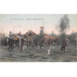 CHASSE - SAN37950 - Chasse à courre - Pendant le dépeçage du Cerf
