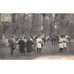 CHASSE - SAN37960 - Une chasse à courre dans la forêt de Dreux - Le rapport des gardes