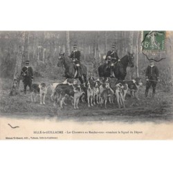 CHASSE - SAN37944 - Sillé le Guillaume - Les chasseurs eu rendez vous attendant le signal du Départ