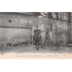 CHASSE - SAN37836 - Chasse à Courre en Forêt de Fontainebleau - La Rentrée au Chenil