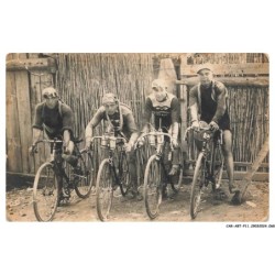 CAR-ABTP11-0851-SPORT - CYCLISME - Cyclistes - CARTE PHOTO - Vendue en etat