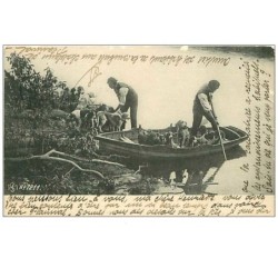 CHASSE.CHASSEURS ET LEURS CHIENS EMBARQUANT EN BARQUE