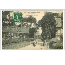 76.LES PETITES DALLES.LA GRANDE RUE ET LA CHAUMIERE DES ROSES