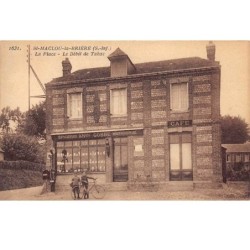76. n° 103924 .st maclou la briere .la place .le cafe et le debit de tabac .