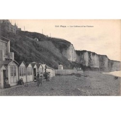 76  .  n° 202727    .   PUYS  . LES CABINES ET LES FALAISES