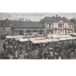 76. n°205970. fauville. la place du marché