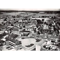 76 . n°sac10622 . Oissel- Sur-Seine . Place de la République n°8 . en avion au dessus de . cpsm 10X15 cm . LAPIE