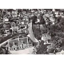 76 . n°sac10631 . Rolleville . le Manoir et vue d'ensemble n°9 . en avion au dessus de . cpsm 10X15 cm . LAPIE