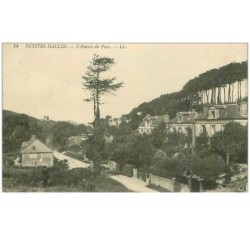 76.LES PETITES DALLES.n°13564.L'ENTREE DU PAYS