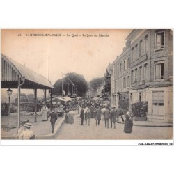 CAR-AAGP7-76-0642 - CAUDEC-EN-CAUX - Le Quai - Le jour du Marché