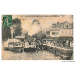 CAR-ACRP12-0733-76 - ENVIRONS DE ROUEN - LA BOUILLE - Arrivée du bateau de rouen