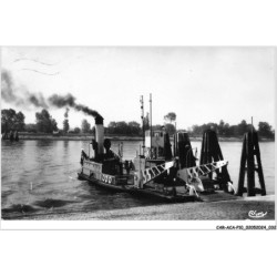 CAR-ACAP10-0727-76 - CAUDEBEC-EN-CAUX - Le bac - L'embarquement