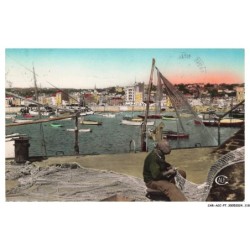 CAR-ACCP7-0538-76 - LE HAVRE - Le petit port - Raccommodage d'un filet de peche