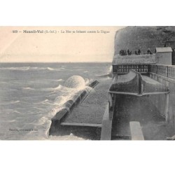 76  .  n° 202692    .   MESNIL - VAL  .LA MER SE BRISANT CONTRE LA DIGUE