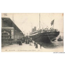 CAR-ACRP11-0667-76 - LE HAVRE - Un transatlantique au quai d'escade