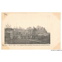 CAR-ACRP11-0677-76 - EU - Le chateau d'eu pendant l'incendie pris extérieurement