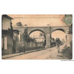 CAR-ACWP5-0330-76 - LONDINIERES - Le viaduc du chemin de fer - Rue de foucarmont