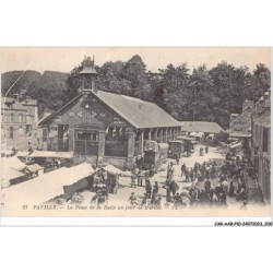 CAR-AABP10-76-0745 - PAVILLY - La place de la halle un jour de marché