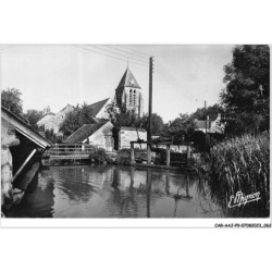 CAR-AAJP9-77-0816 - VOULX - L'église - Les lavoirs et le Vannage sur l'Orvanne