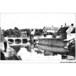CAR-AAJP9-77-0800 - JOUY-SUR-MORIN - Pont sur le Morin - Pêcheur, et lavoir