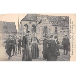 77 - BARCY - SAN33605 - Monseigneur Marbau, Evêque de Meaux, visite l'Eglise, bombardée pendant la bataille de la Marne