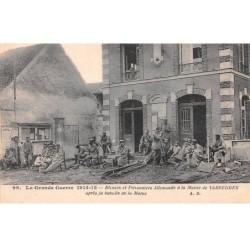 77 - VARREDDES - SAN33603 - Blessés et Prisonniers Allemands à la Mairie apprès la Bataille de la Marne