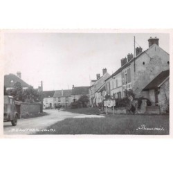 77. n° 104484 . beautheil .carte postale photo .centre du village .