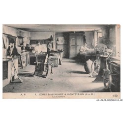 CAR-AFQP5-0286-77 - Ecole d'alembert a MONTEVRAIN - Les clicheurs