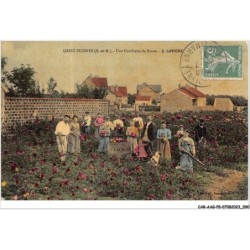 CAR-AAGP8-77-0722 - GRISY-SUISNES - Une Cueillette de Roses - E. Lavigne