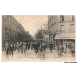 CAR-ACHP7-0424-92 - BILLANCOURT - Sortie des usines renault