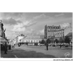 CAR-AARP13-1060 - FRANCE - BOURG-LA-REINE - LA PLACE CONDORCET ET L'AVENUE DU GENERAL LECLERC